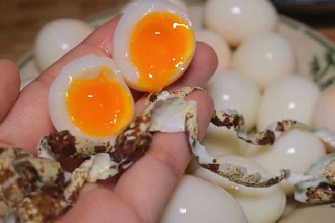 luộc trứng dễ bóc vỏ