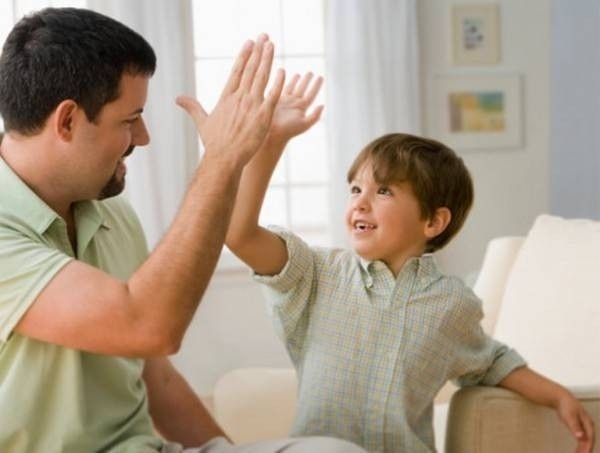 5 lời khen ba mẹ cần hạn chế nói với trẻ