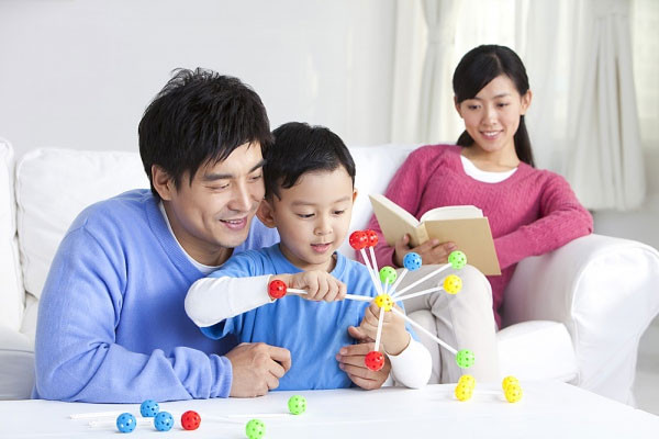 Khoa học chứng minh 4 lợi ích tuyệt vời khi cha mẹ thường xuyên chơi cùng  con