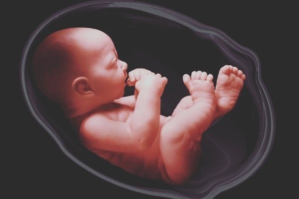 Thiếu nước ối và cách khắc phục hiệu quả khi mang thai mẹ bầu nên “ nằm lòng”