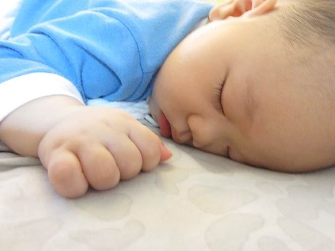 Trẻ nằm sấp khi ngủ có sao không và lời khuyên cho các bậc cha mẹ