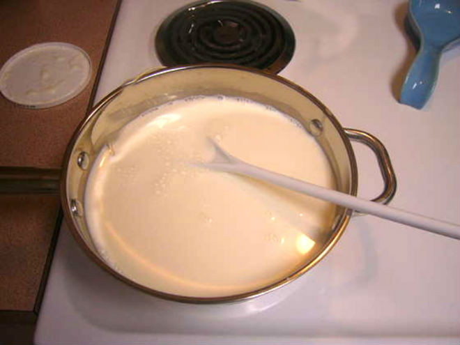 Để sữa chua ở nhiệt độ phòng 1 ngày để lên men.