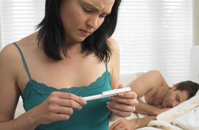 Que thử thai lâu ngày 2 vạch rất mờ là dấu hiệu có thai hay không?
