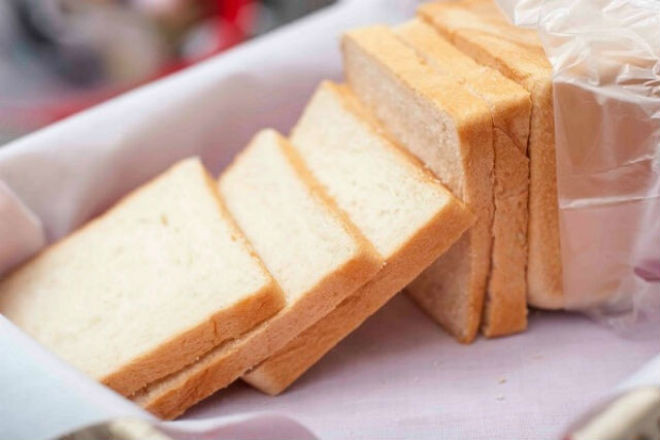cắt bánh mì ngọt