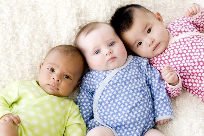 Trẻ sơ sinh có màu da khác nhau