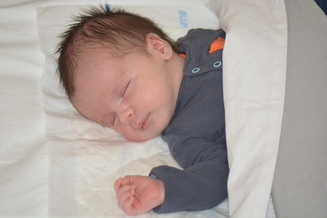 Giấc ngủ độc lập ở trẻ sơ sinh và các chiến lược tốt cho cha mẹ