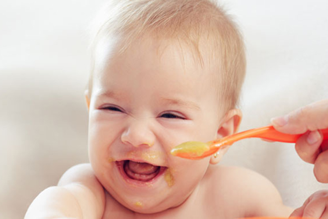 Trẻ 6 tháng tuổi ăn được gì và những lưu ý mà các mẹ nên biết
