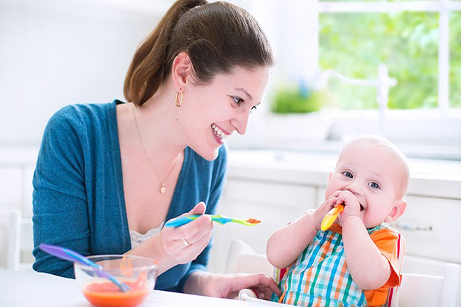 Bé 9 tháng tuổi ăn gì và 4 loại thực phẩm tiêu biểu giúp mẹ tăng cường dưỡng chất cho bé