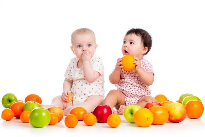 Bé 6 tháng tuổi ăn được hoa quả gì và mẹ chế biến hoa quả cho bé như thế nào?