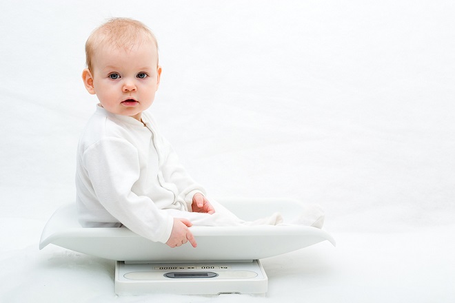 Cân nặng chuẩn của trẻ sơ sinh và những yếu tố giúp trẻ tăng cân mẹ nên biết