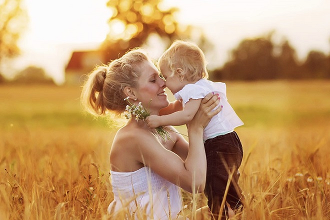 Chăm sóc trẻ sơ sinh mùa hè – cẩm nang dành cho các mẹ