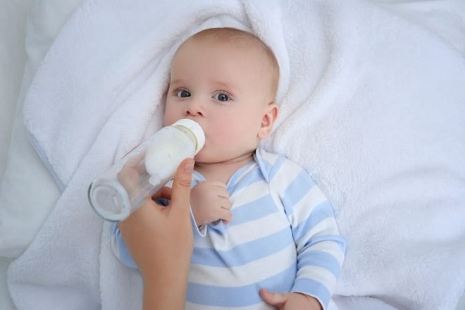 Sữa ấm cho trẻ sơ sinh