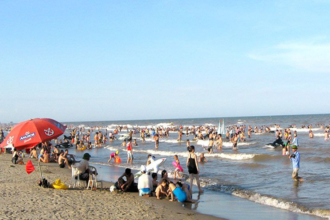 Bãi biển Sẩm Sơn   địa điểm du lịch cho gia đình gần Hà Nội
