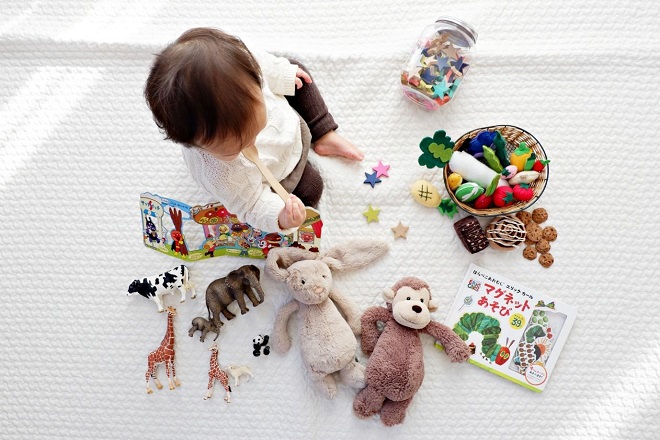 Top 8 món đồ chơi trí tuệ cho bé 1 tuổi mà bố mẹ cần sắm ngay cho bé