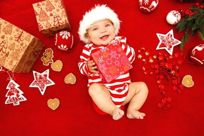 Đồ Noël cho bé trai sẽ mang đến cho bé yêu của bạn một mùa Giáng sinh ấm áp và đầy niềm vui. Hãy cùng xem những bức ảnh cực cute của bé trai trong trang phục Noël nhé!