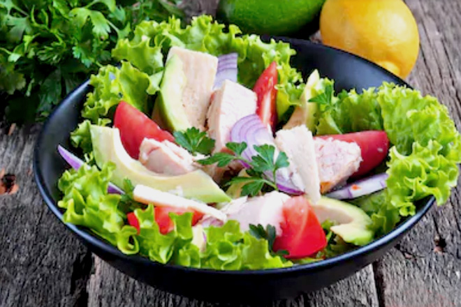 Salad cá ngừ và bơ