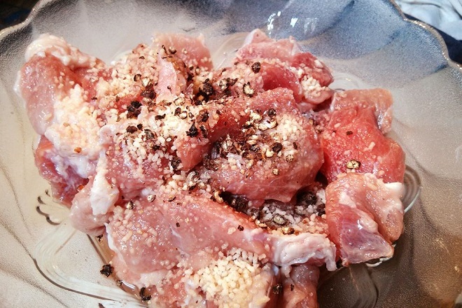 Cách làm thịt lợn sấy đậm đà đúng chuẩn vị Tây Bắc 198535-uop-thit-voi-gia-vi