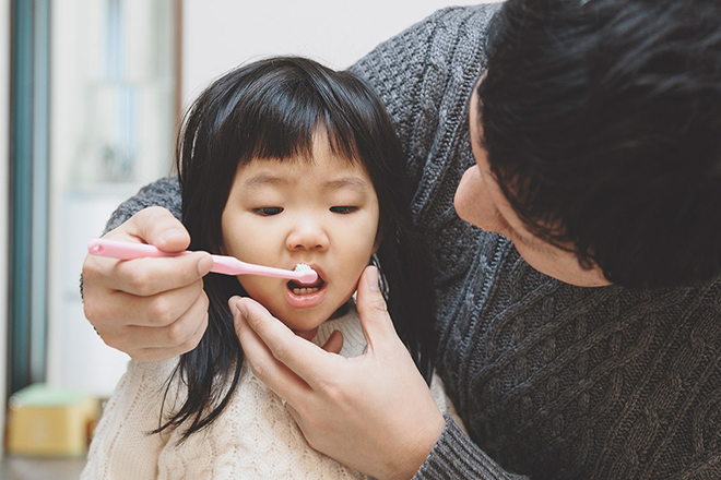 Dạy trẻ chăm sóc răng miệng là việc quan trọng mẹ không nên bỏ qua