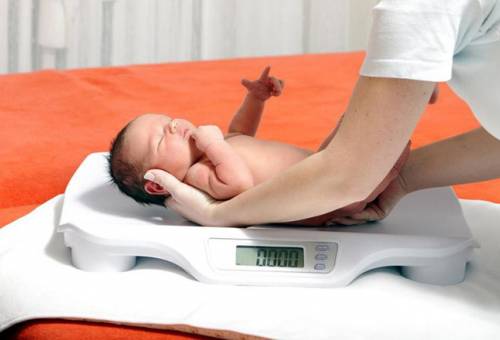 Bảng cân nặng trẻ sơ sinh theo tuần bao nhiêu là chuẩn?