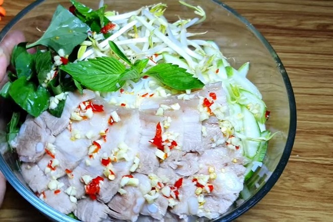 Bún nước tương thịt luộc