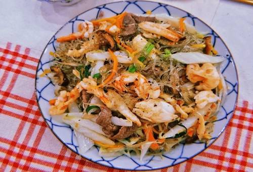 Làm sao để miến trong món miến xào hải sản kiểu Thái không bị quá mềm?
