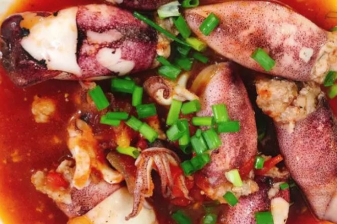 How to make stuffed squid with tomato sauce
