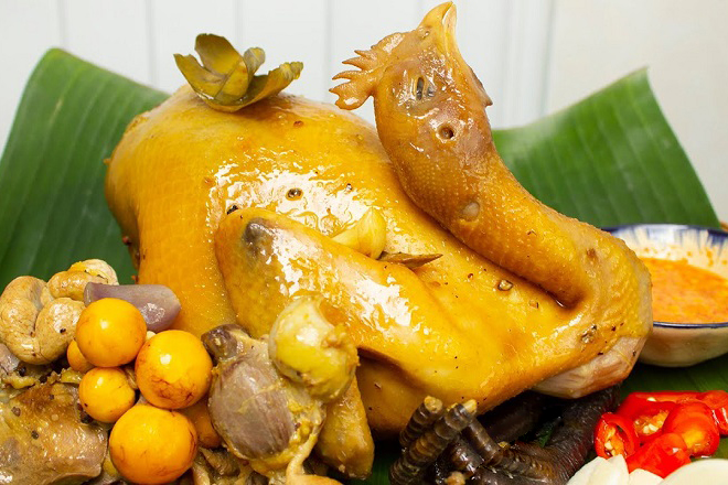 Steamed chicken with garlic fish sauce