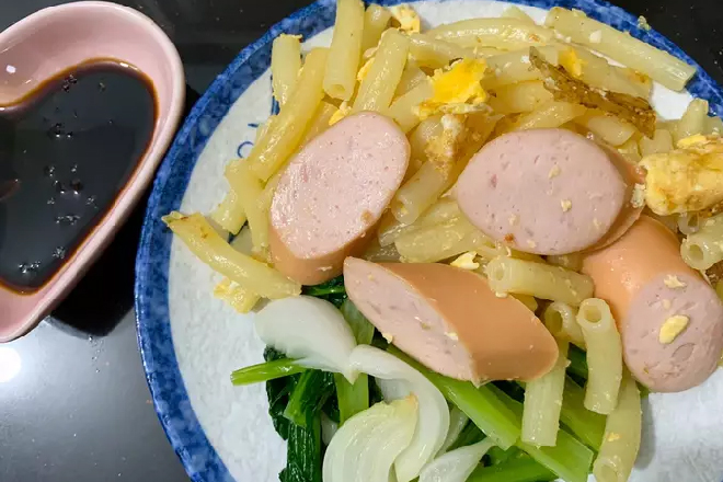 Trứng tráng xúc xích