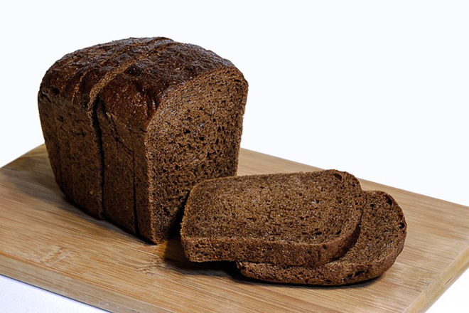 Bánh mì đen rất giàu chất xơ