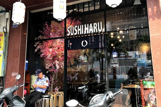 Experience going to eat sushi