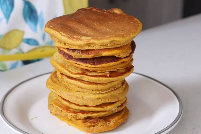 Cách làm bánh pancake bí ​​ngô