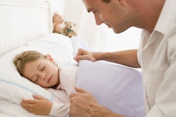 Khoảnh khắc bình yên trước khi con ngủ: Phép màu cha mẹ nên tìm
