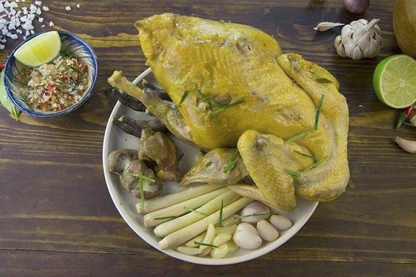 luộc gà hấp muối sả chanh