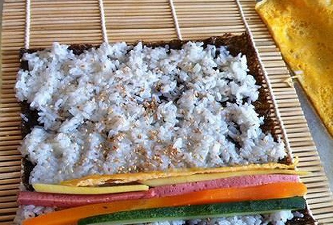 cuộn cơm bằng lá rong biển