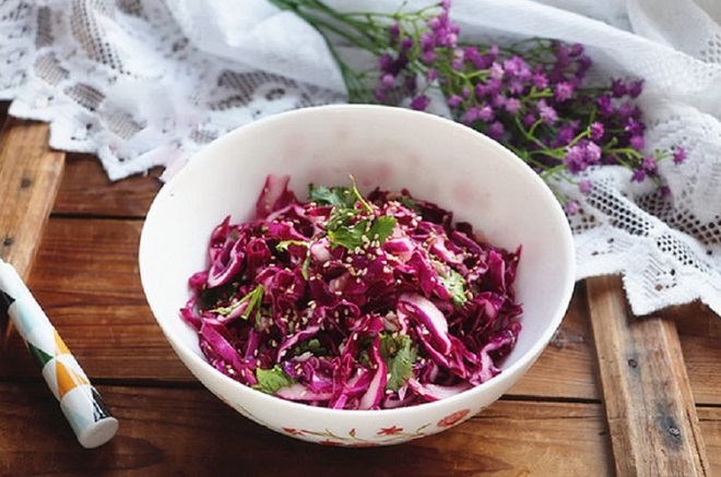Cách chọn bắp cải tím tươi và chín muồi để làm salad giảm cân?
