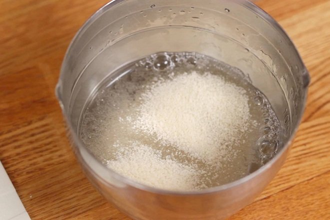 pha bột gelatin với nước lọc