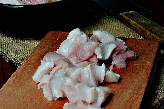 thịt ba chỉ cắt khối vuông