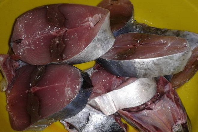 cá ngừ cắt khúc