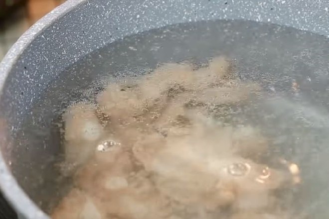 hầm sườn sụn heo nấu nước lẩu riêu cua đồng