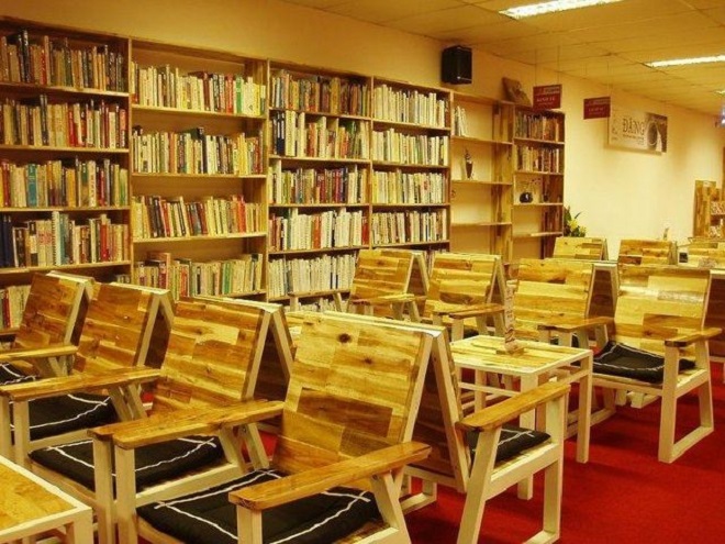 Hub Cafe có hơn 10000 đầu sách cho bạn tha hồ lựa chọn. 