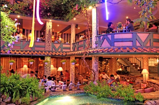 Không gian của Sorrento Cafe   quán cà phê đẹp ở Sài Gòn, lãng mạn vô cùng. 