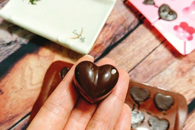 Kẹo sô cô la hình trái tim làm từ khuôn silicone