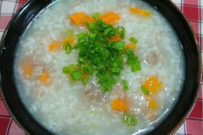 Cháo thịt bằm cà rốt