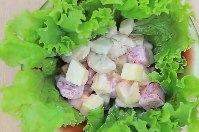 Salad trái cây với sốt mayonnaise vỏ dưa hấu