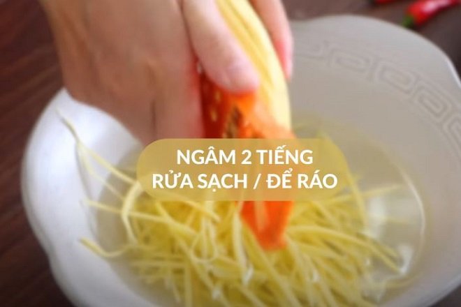 Cách Làm Bánh Tôm Hồ Tây - Bí Quyết Pha Bột Chiên Giòn . - Yêu Trẻ