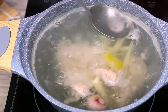 Cà ri xương heo nấu súp lươn