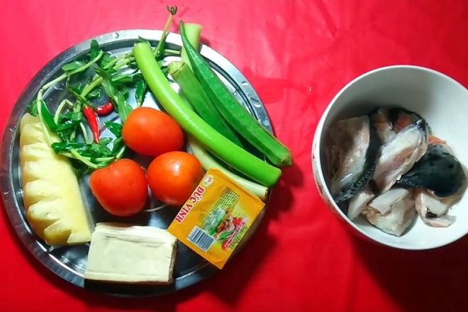 Cách nấu nướng khoản canh chua đầu cá hồi ngon chuẩn chỉnh vị