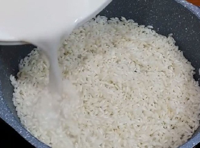 Gạo nếp và nước dừa
