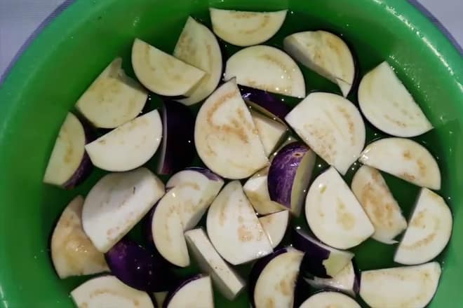 Cách nấu canh cà bung với đậu, thịt, lá tía tô ngon không cần mẻ