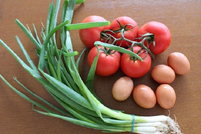 Trứng xào cà chua: 12 cách nấu đơn giản, mềm mịn, không độc